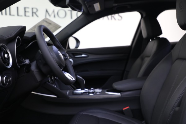 New 2022 Alfa Romeo Stelvio Ti for sale $56,255 at Bentley Greenwich in Greenwich CT 06830 13