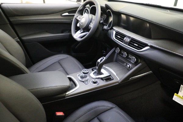 New 2022 Alfa Romeo Stelvio Ti for sale $56,255 at Bentley Greenwich in Greenwich CT 06830 14