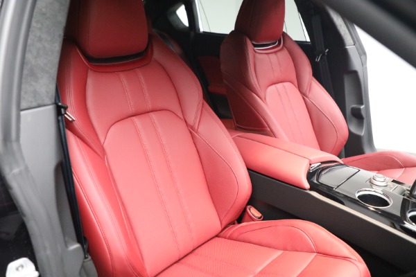 New 2022 Maserati Quattroporte Modena Q4 for sale Sold at Bentley Greenwich in Greenwich CT 06830 17