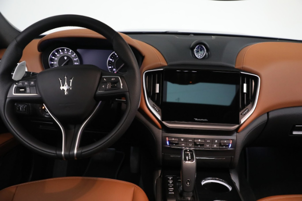 New 2022 Maserati Ghibli Modena Q4 for sale Sold at Bentley Greenwich in Greenwich CT 06830 16