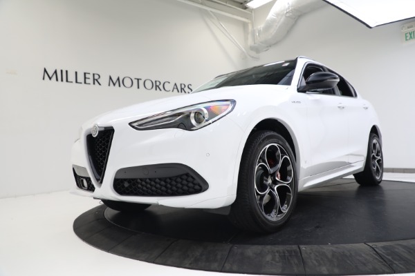 New 2022 Alfa Romeo Stelvio Veloce for sale Sold at Bentley Greenwich in Greenwich CT 06830 11