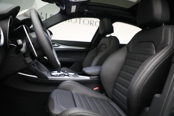 New 2022 Alfa Romeo Stelvio for sale Call for price at Bentley Greenwich in Greenwich CT 06830 14