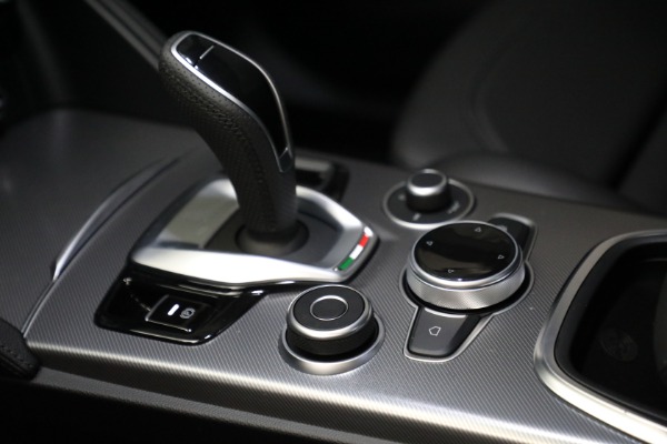 New 2022 Alfa Romeo Stelvio for sale Call for price at Bentley Greenwich in Greenwich CT 06830 18