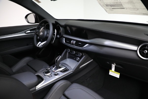 New 2022 Alfa Romeo Stelvio for sale Call for price at Bentley Greenwich in Greenwich CT 06830 20