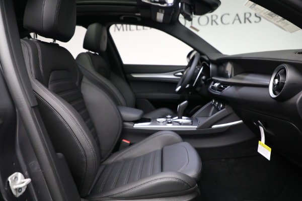 New 2022 Alfa Romeo Stelvio for sale Call for price at Bentley Greenwich in Greenwich CT 06830 21