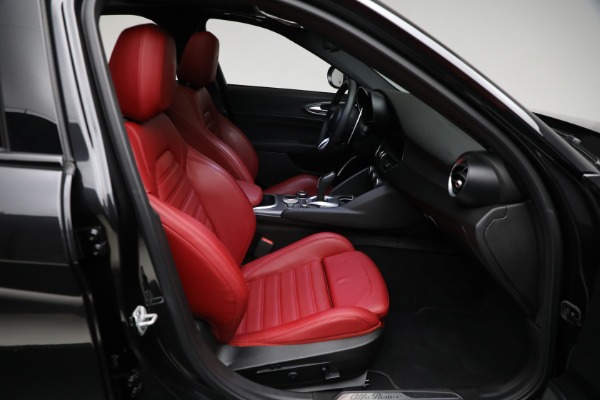New 2022 Alfa Romeo Giulia Veloce for sale $53,445 at Bentley Greenwich in Greenwich CT 06830 11