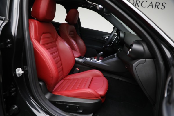 New 2022 Alfa Romeo Giulia Veloce for sale $53,445 at Bentley Greenwich in Greenwich CT 06830 12