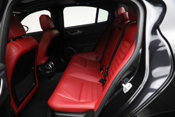 New 2022 Alfa Romeo Giulia Veloce for sale $53,445 at Bentley Greenwich in Greenwich CT 06830 13