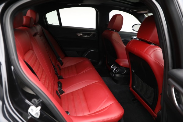 New 2022 Alfa Romeo Giulia Veloce for sale $53,445 at Bentley Greenwich in Greenwich CT 06830 15