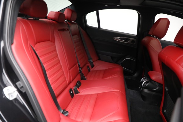 New 2022 Alfa Romeo Giulia Veloce for sale $53,445 at Bentley Greenwich in Greenwich CT 06830 16