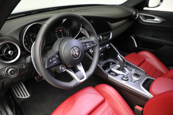 New 2022 Alfa Romeo Giulia Veloce for sale $53,445 at Bentley Greenwich in Greenwich CT 06830 17