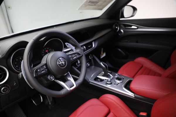 New 2022 Alfa Romeo Stelvio for sale $56,345 at Bentley Greenwich in Greenwich CT 06830 13