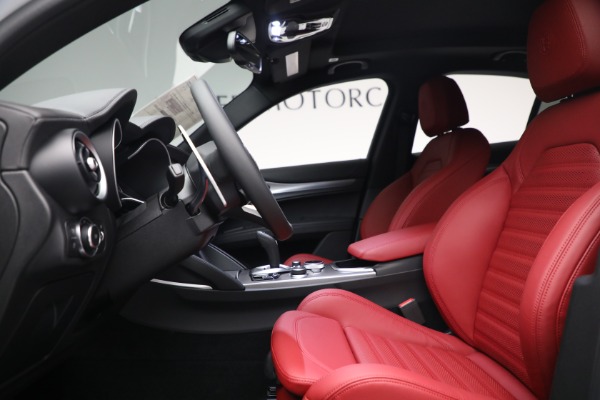 New 2022 Alfa Romeo Stelvio for sale $56,345 at Bentley Greenwich in Greenwich CT 06830 14