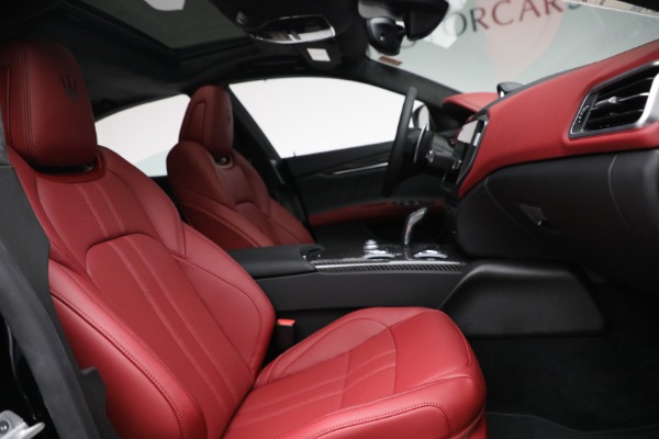 New 2022 Maserati Ghibli Modena Q4 for sale $103,255 at Bentley Greenwich in Greenwich CT 06830 25