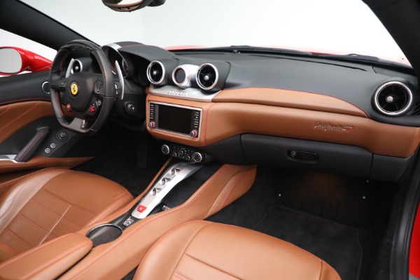 Used 2016 Ferrari California T for sale $179,900 at Bentley Greenwich in Greenwich CT 06830 27