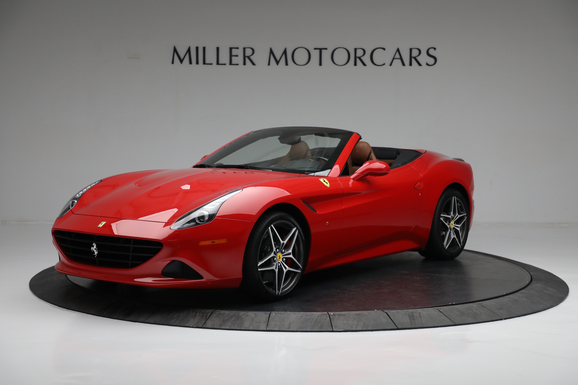 Used 2016 Ferrari California T for sale $179,900 at Bentley Greenwich in Greenwich CT 06830 1