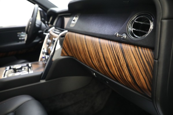 Used 2019 Rolls-Royce Cullinan for sale $229,900 at Bentley Greenwich in Greenwich CT 06830 28