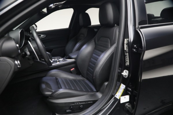 Used 2022 Alfa Romeo Giulia Veloce for sale $27,900 at Bentley Greenwich in Greenwich CT 06830 15