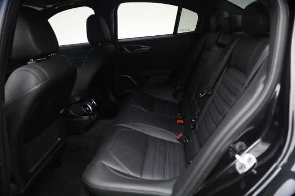 Used 2022 Alfa Romeo Giulia Veloce for sale $27,900 at Bentley Greenwich in Greenwich CT 06830 18