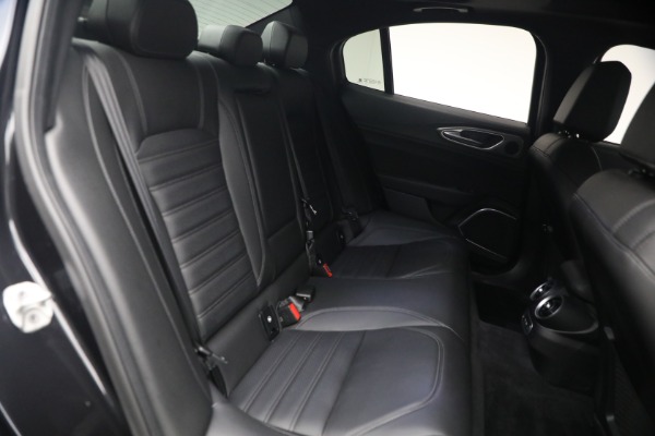 Used 2022 Alfa Romeo Giulia Veloce for sale $27,900 at Bentley Greenwich in Greenwich CT 06830 19
