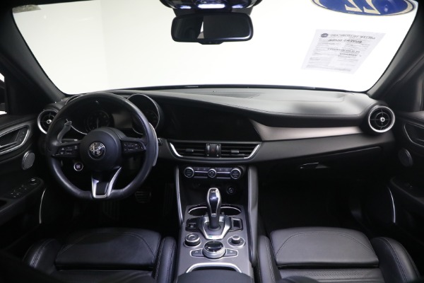 Used 2022 Alfa Romeo Giulia Veloce for sale $27,900 at Bentley Greenwich in Greenwich CT 06830 21