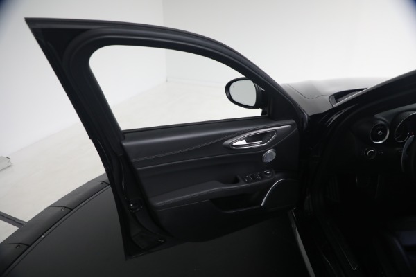 Used 2022 Alfa Romeo Giulia Veloce for sale $27,900 at Bentley Greenwich in Greenwich CT 06830 22