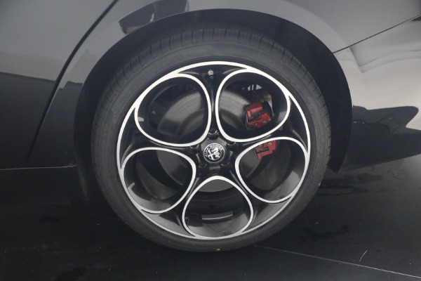 Used 2022 Alfa Romeo Giulia Veloce for sale $27,900 at Bentley Greenwich in Greenwich CT 06830 23