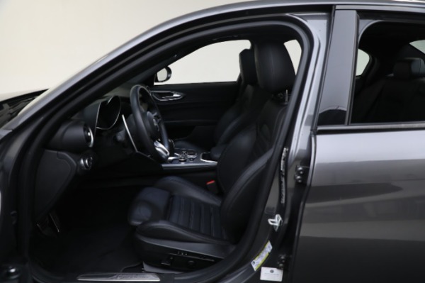 Used 2022 Alfa Romeo Giulia Veloce for sale Sold at Bentley Greenwich in Greenwich CT 06830 19