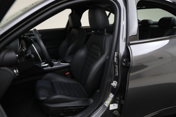 Used 2022 Alfa Romeo Giulia Veloce for sale Sold at Bentley Greenwich in Greenwich CT 06830 21