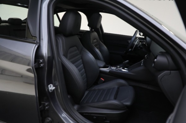 Used 2022 Alfa Romeo Giulia Veloce for sale Sold at Bentley Greenwich in Greenwich CT 06830 22