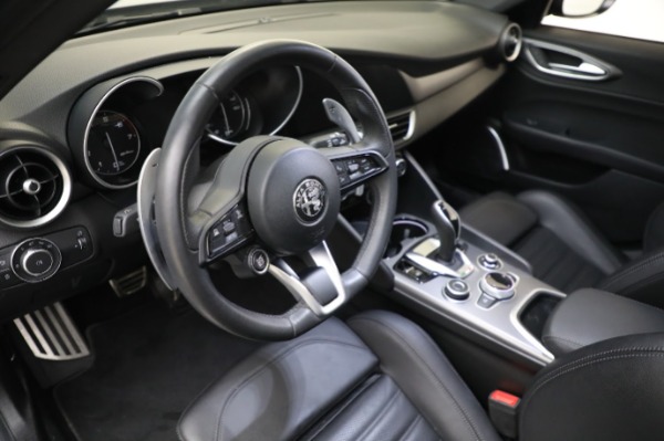 Used 2022 Alfa Romeo Giulia Veloce for sale Sold at Bentley Greenwich in Greenwich CT 06830 27
