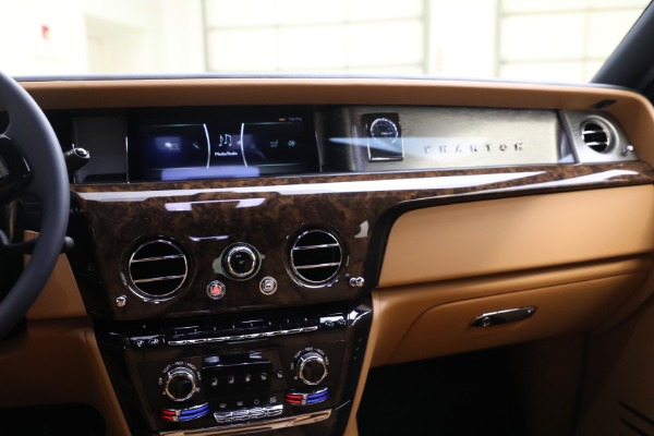 Used 2022 Rolls-Royce Phantom for sale Sold at Bentley Greenwich in Greenwich CT 06830 25