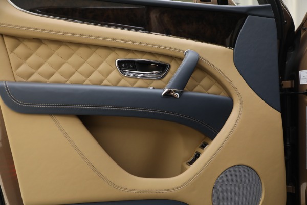 Used 2017 Bentley Bentayga W12 for sale Sold at Bentley Greenwich in Greenwich CT 06830 15