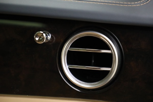 Used 2017 Bentley Bentayga W12 for sale Sold at Bentley Greenwich in Greenwich CT 06830 27