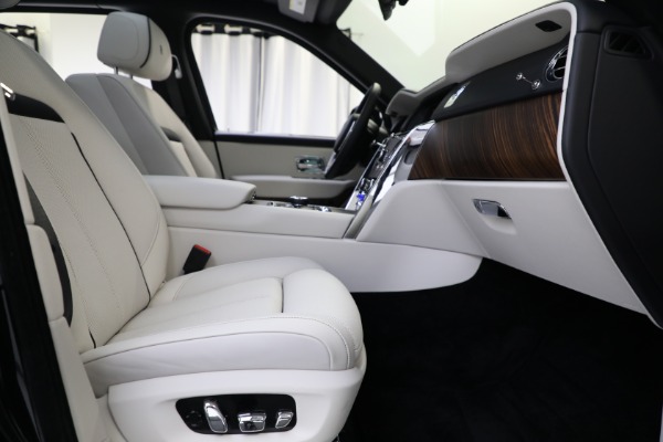 Used 2020 Rolls-Royce Cullinan for sale $439,900 at Bentley Greenwich in Greenwich CT 06830 27