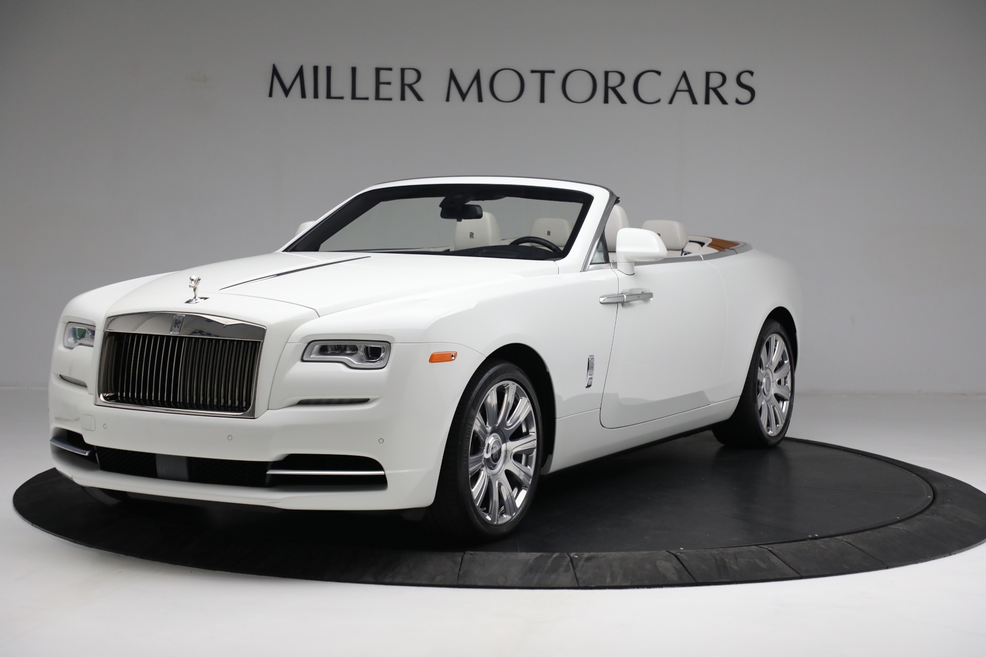 Used 2016 Rolls-Royce Dawn for sale $289,900 at Bentley Greenwich in Greenwich CT 06830 1
