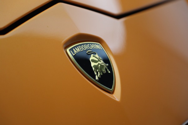 Used 2021 Lamborghini Urus Pearl Capsule Edition for sale Sold at Bentley Greenwich in Greenwich CT 06830 15