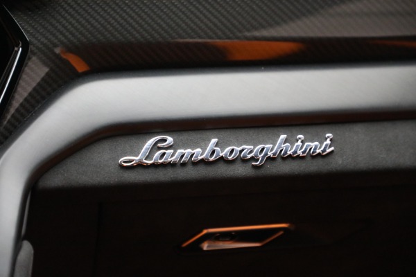 Used 2021 Lamborghini Urus Pearl Capsule Edition for sale Sold at Bentley Greenwich in Greenwich CT 06830 26