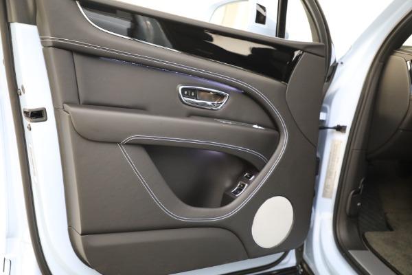 Used 2022 Bentley Bentayga V8 for sale $199,900 at Bentley Greenwich in Greenwich CT 06830 17