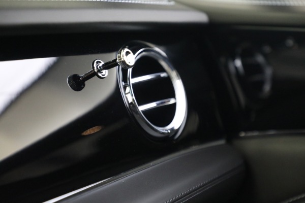 Used 2022 Bentley Bentayga V8 for sale $199,900 at Bentley Greenwich in Greenwich CT 06830 24