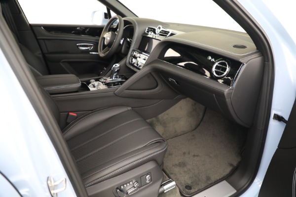 Used 2022 Bentley Bentayga V8 for sale $199,900 at Bentley Greenwich in Greenwich CT 06830 25