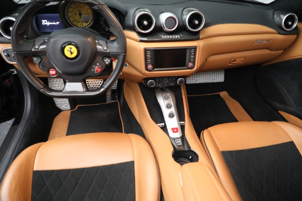 Used 2017 Ferrari California T for sale $178,900 at Bentley Greenwich in Greenwich CT 06830 21