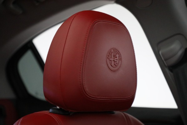 Used 2019 Alfa Romeo Stelvio Ti Lusso for sale $39,900 at Bentley Greenwich in Greenwich CT 06830 19