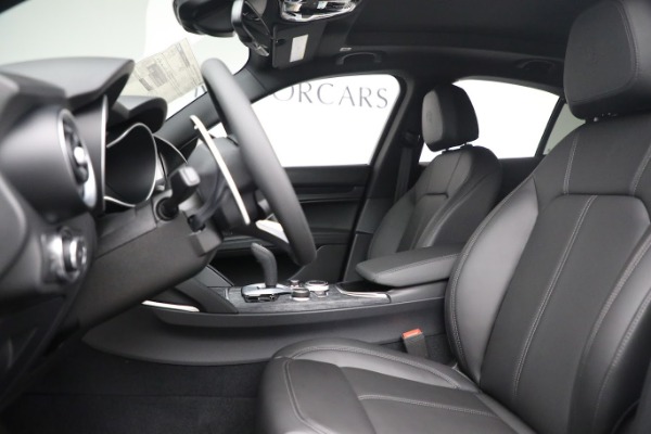 New 2022 Alfa Romeo Stelvio Sprint for sale $52,905 at Bentley Greenwich in Greenwich CT 06830 13