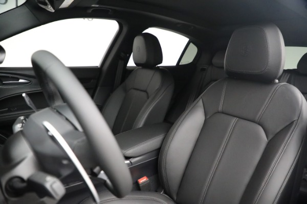 New 2022 Alfa Romeo Stelvio Sprint for sale $52,905 at Bentley Greenwich in Greenwich CT 06830 14