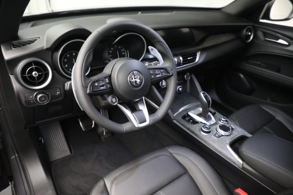 New 2022 Alfa Romeo Stelvio Sprint for sale $52,905 at Bentley Greenwich in Greenwich CT 06830 15