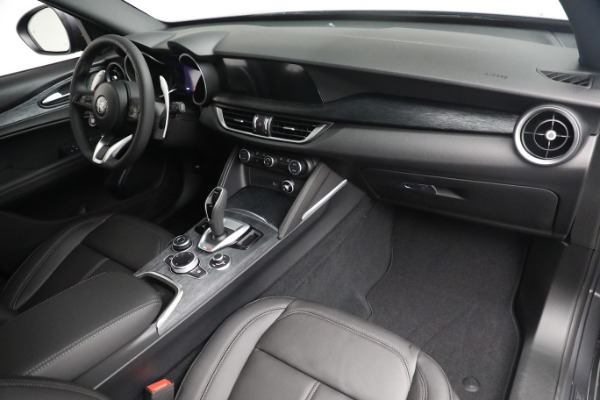 New 2022 Alfa Romeo Stelvio Sprint for sale $52,905 at Bentley Greenwich in Greenwich CT 06830 19