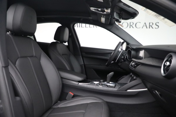 New 2022 Alfa Romeo Stelvio Sprint for sale $52,905 at Bentley Greenwich in Greenwich CT 06830 20