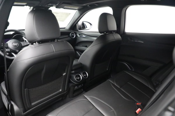 New 2022 Alfa Romeo Stelvio Sprint for sale $52,905 at Bentley Greenwich in Greenwich CT 06830 22