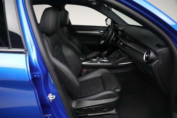 Used 2022 Alfa Romeo Stelvio Veloce for sale $32,900 at Bentley Greenwich in Greenwich CT 06830 15